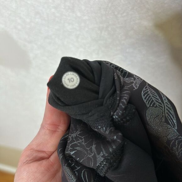 Lululemon 23”Wunder Under Logo Flourish Iridescent Foil Crop 10 - Picture 6 of 6